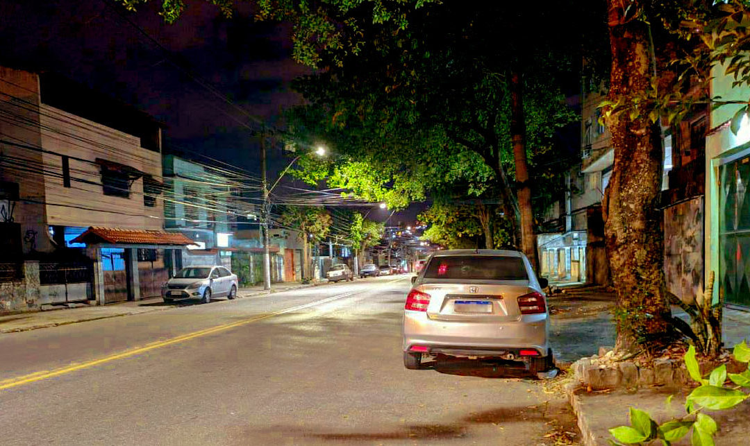 Nova iluminação reforça segurança na Avenida Professor João Brasil