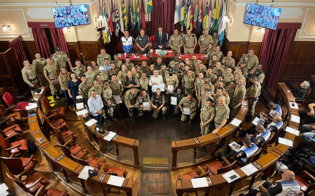 Agentes de segurança são homenageados na Câmara Municipal de Niterói