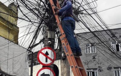 Engenhoca recebe ação para retirada de excesso de fios nos postes