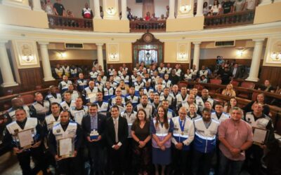 Homenagem emocionante marca solenidade na Câmara Municipal de Niterói